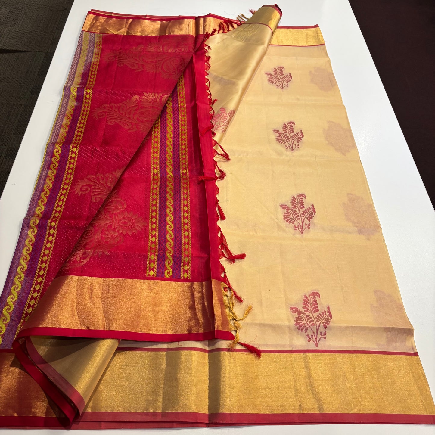 Pure Kanchipuram Silk Saree – Beige Body with Rani Pink Zari Pallu & Traditional Border