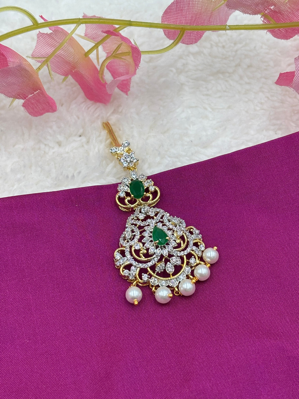 Classic AD Stone Tikka with Green Center & Gold Finish