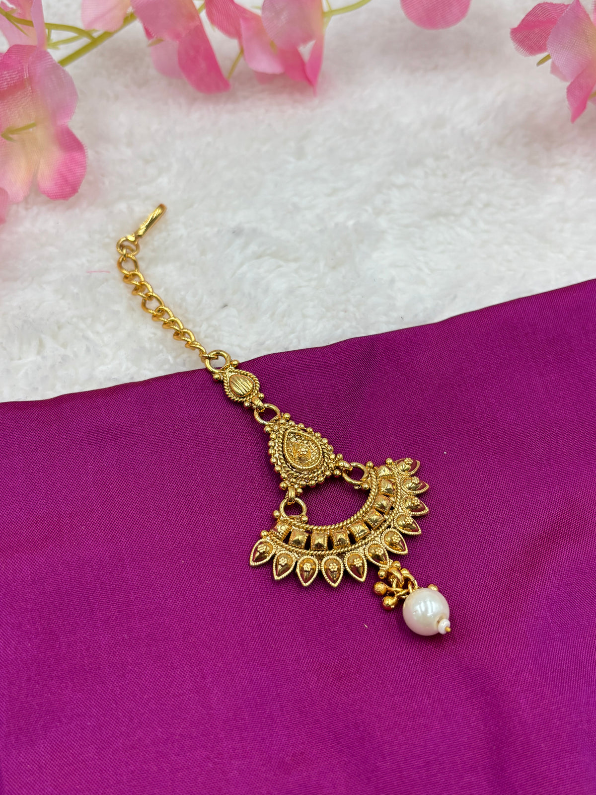 Elegant Matte Finish Tikka – Pearl Drop & Gold Chain Detailing
