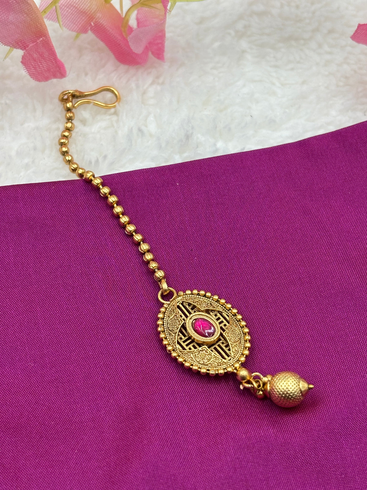 Classic Gold finish Tikka – Pink Centerpiece with Antique Detailing