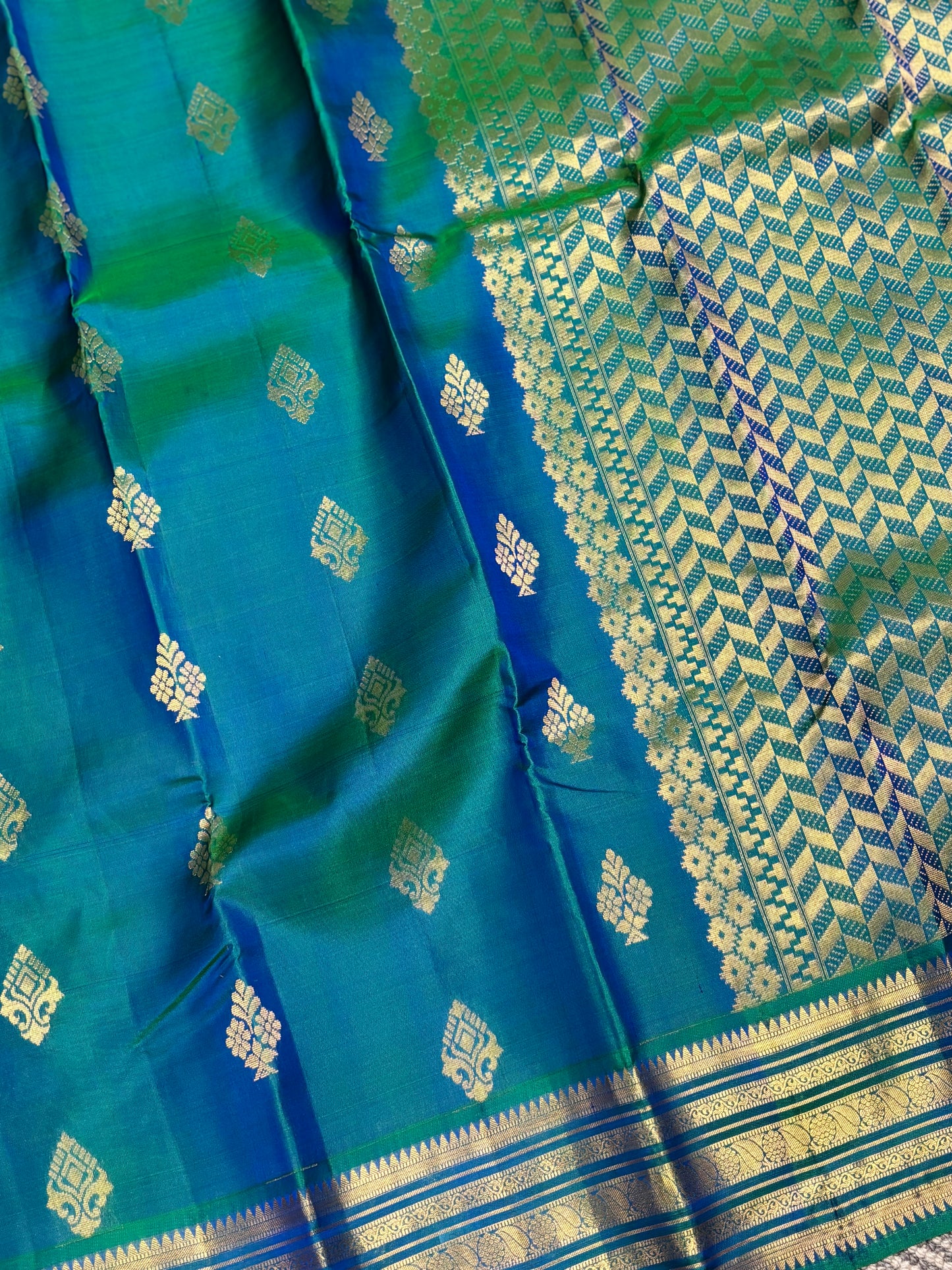 Handwoven Pure Kanchipuram Silk Saree in Regal Peacock Blue with Elegant Classic Accents
