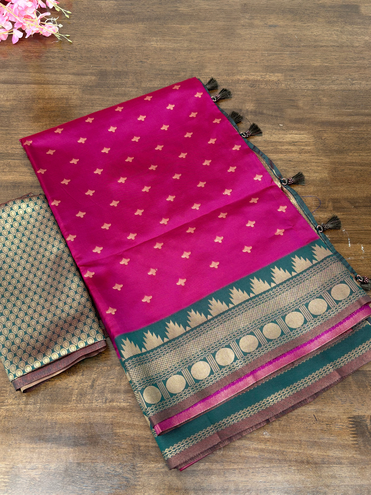 Luxurious Magenta Soft Silk Saree with Green Border & Blouse Piece Included