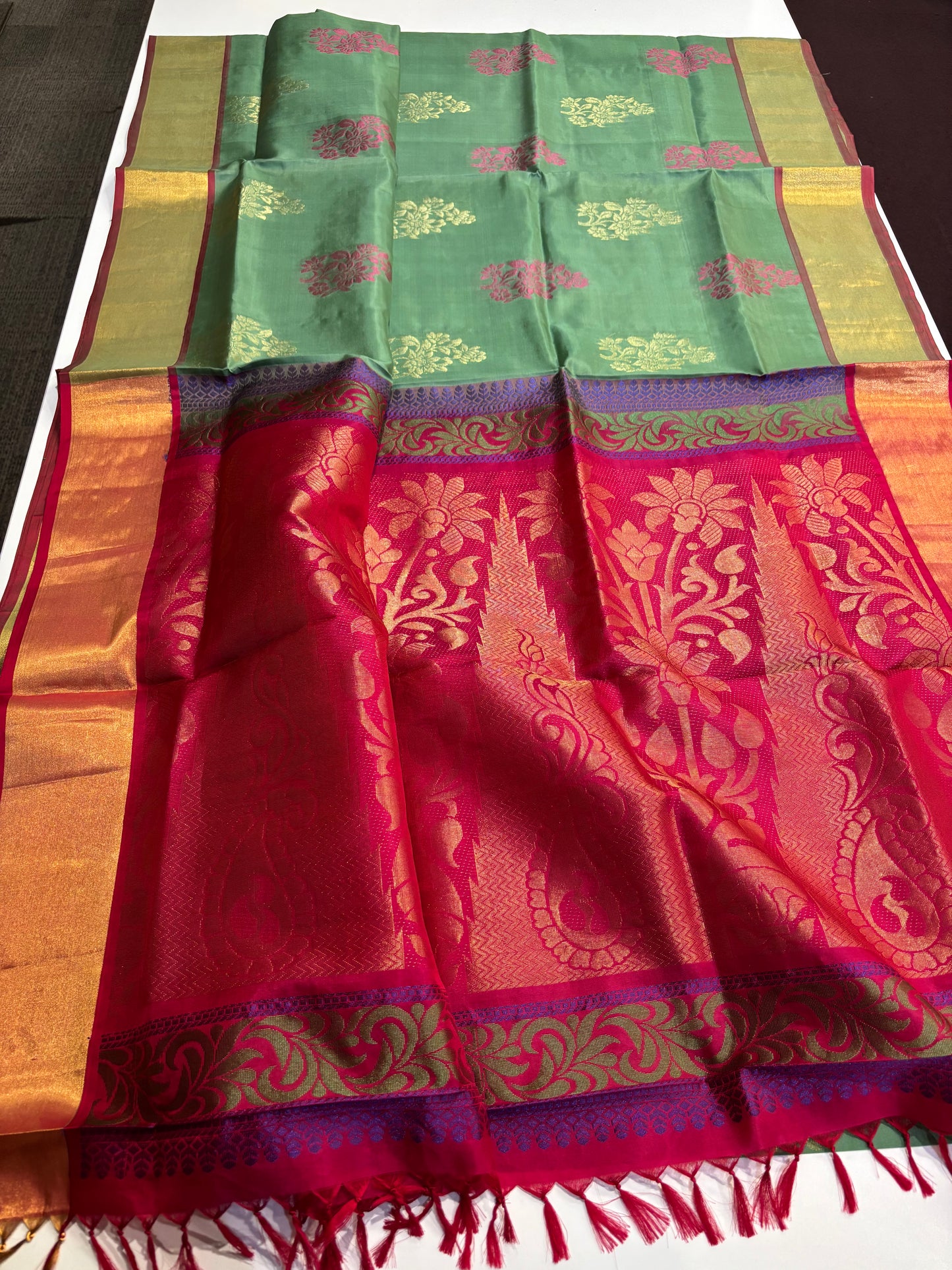 Pure Kanchipuram Silk Saree – Leaf Green Body with Crimson Red Zari Pallu & Traditional Border
