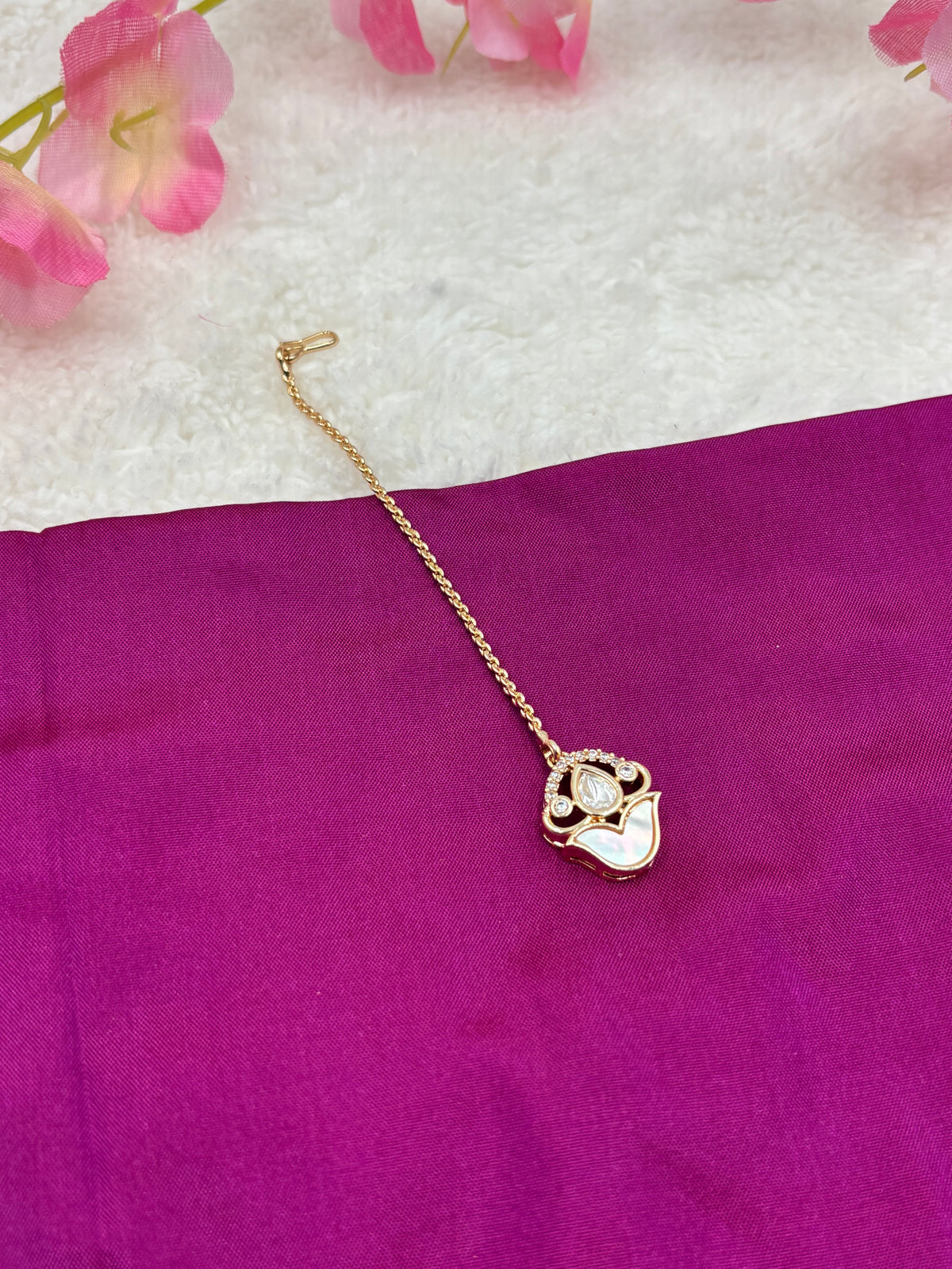 Glossy Gold Finish Tikka – Mother‑of‑Pearl & Crystal Stones