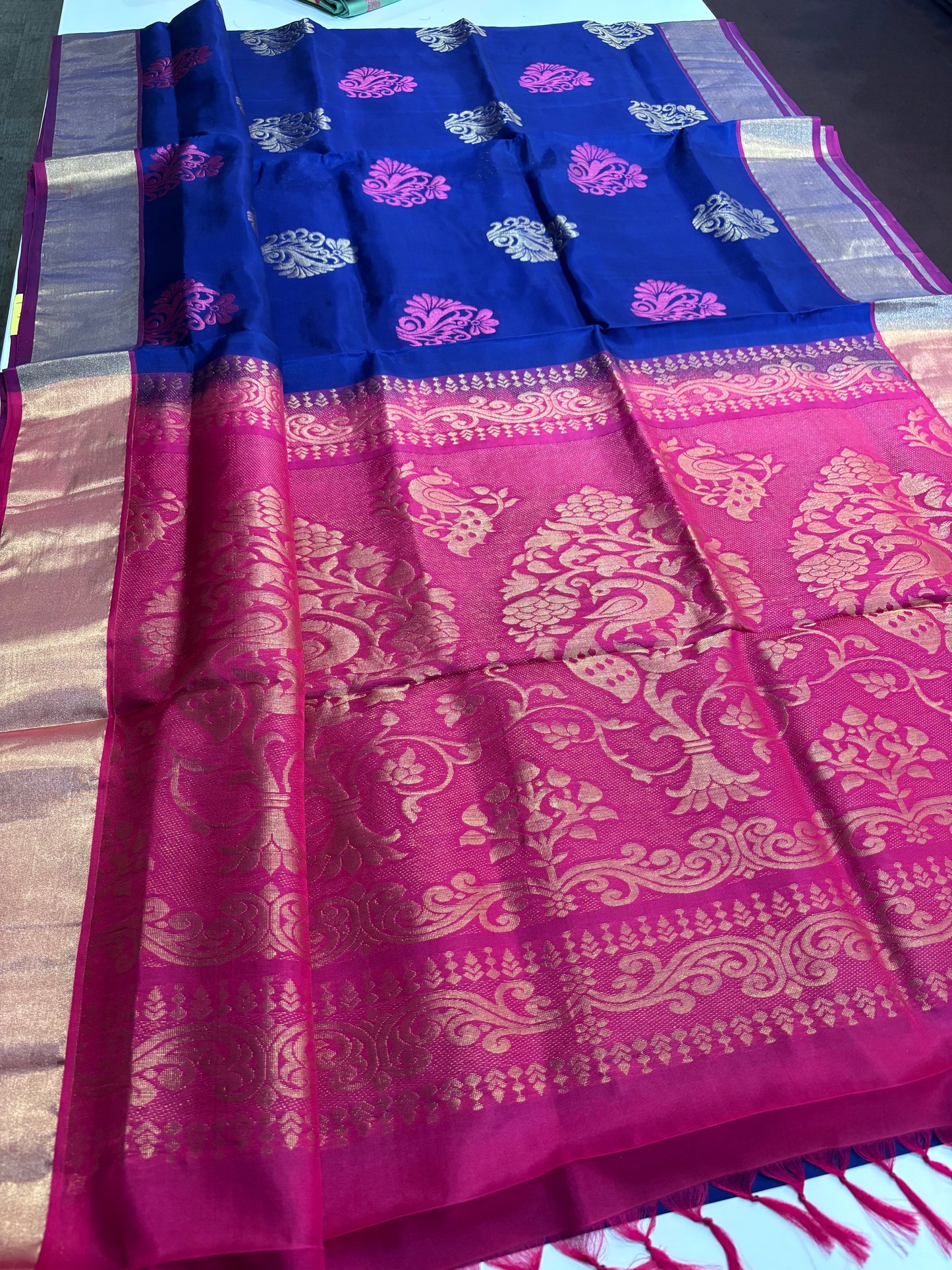 Kanchipuram Handwoven Pure Silk Saree – Royal Blue Body with Rani Pink Contrast Border and Pallu