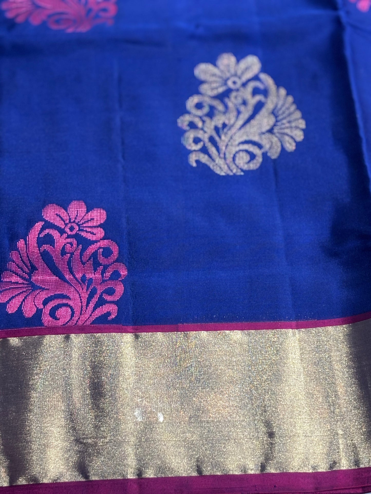 Kanchipuram Handwoven Pure Silk Saree – Royal Blue Body with Rani Pink Contrast Border and Pallu