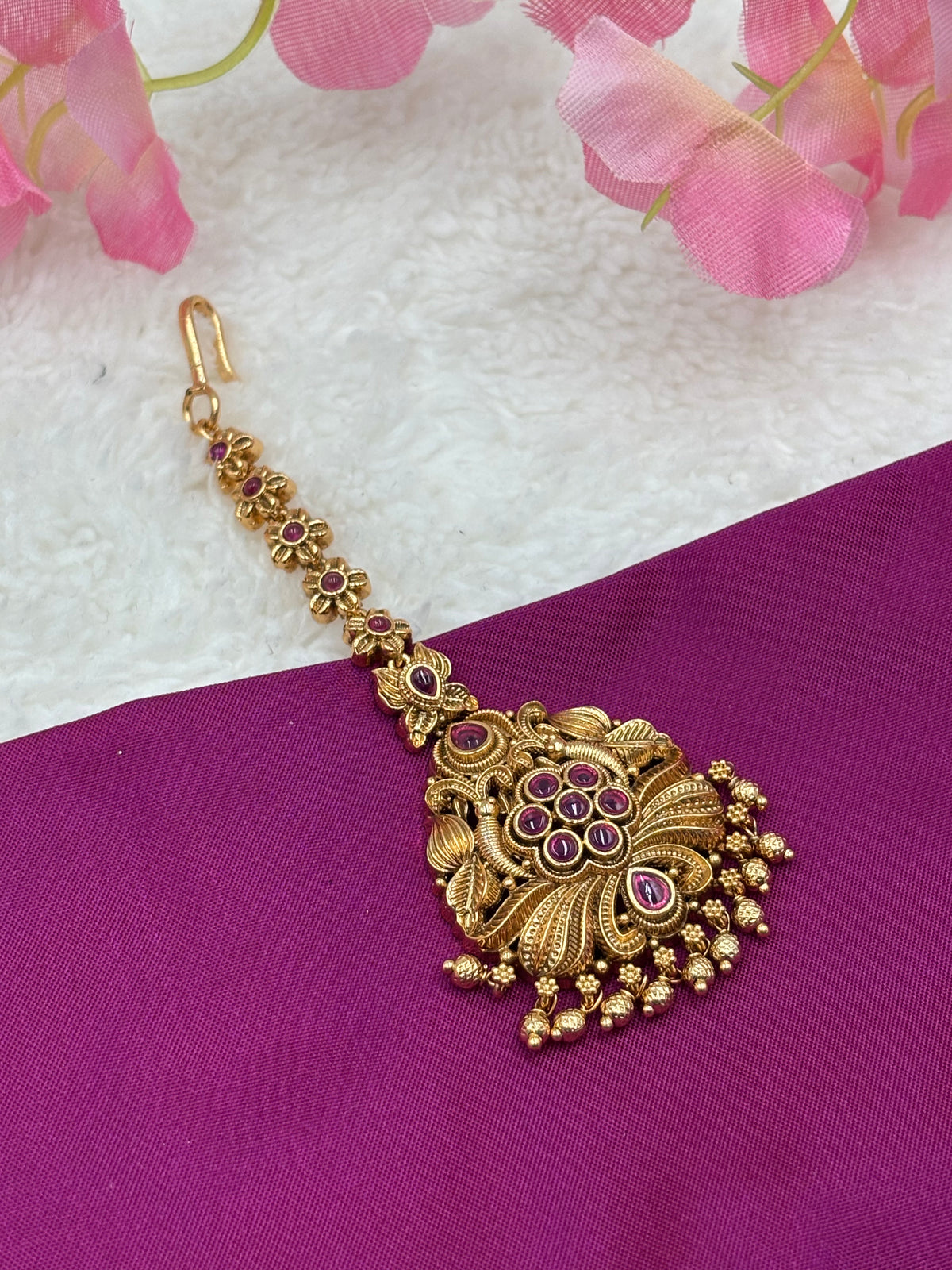 Matte Gold Finish Tikka with Pink Kemp Stones – Floral Design