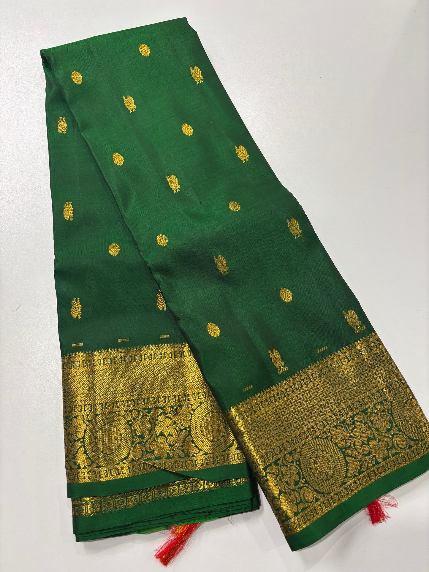 Rich Green Pure Kanchipuram Silk Saree with Classic Zari Accents and Heritage Weave Detailing