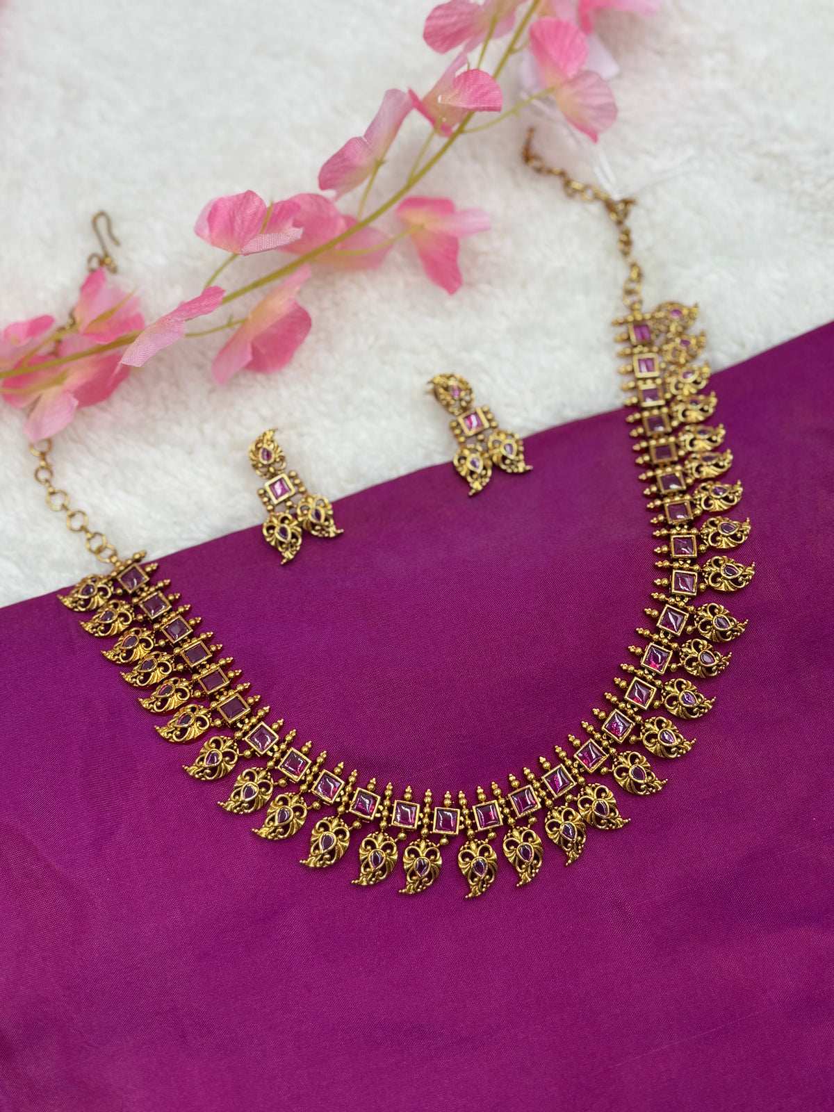 Antique Gold Pink Kemp Stone Mango Design Necklace Set