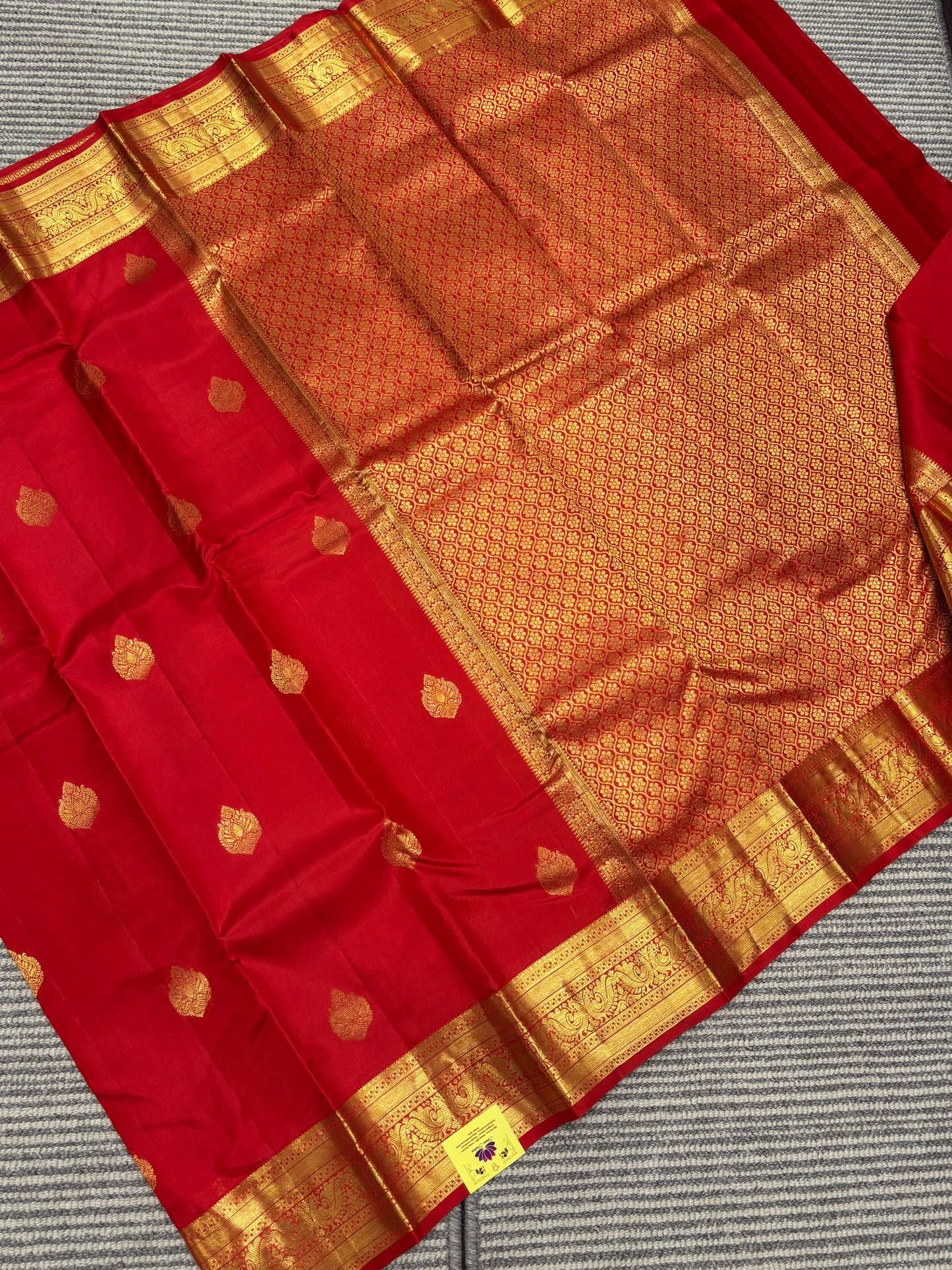 Elegant Red Kanchipuram Silk Saree Featuring Rich Golden Highlights