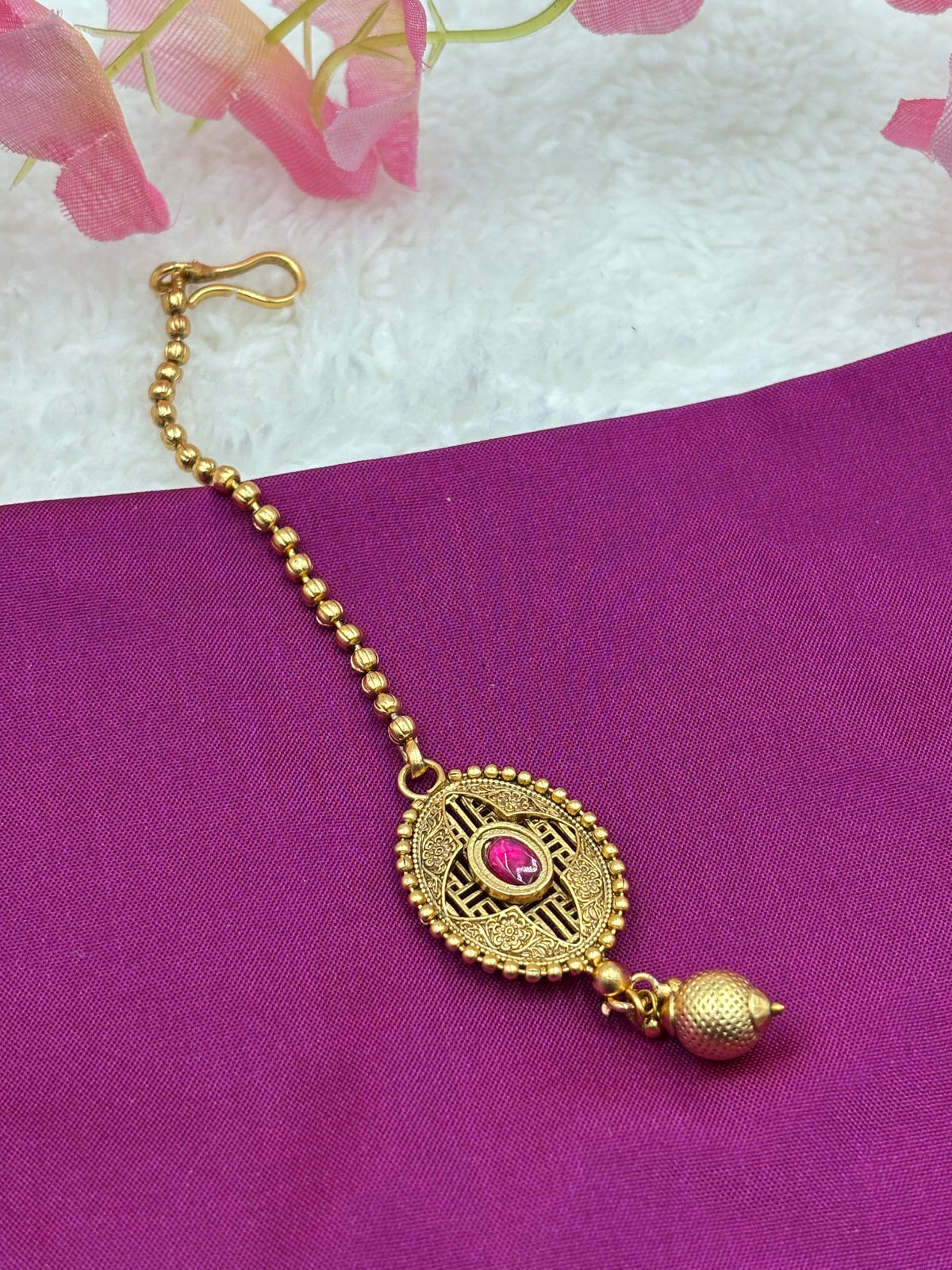 Classic Gold finish Tikka – Pink Centerpiece with Antique Detailing