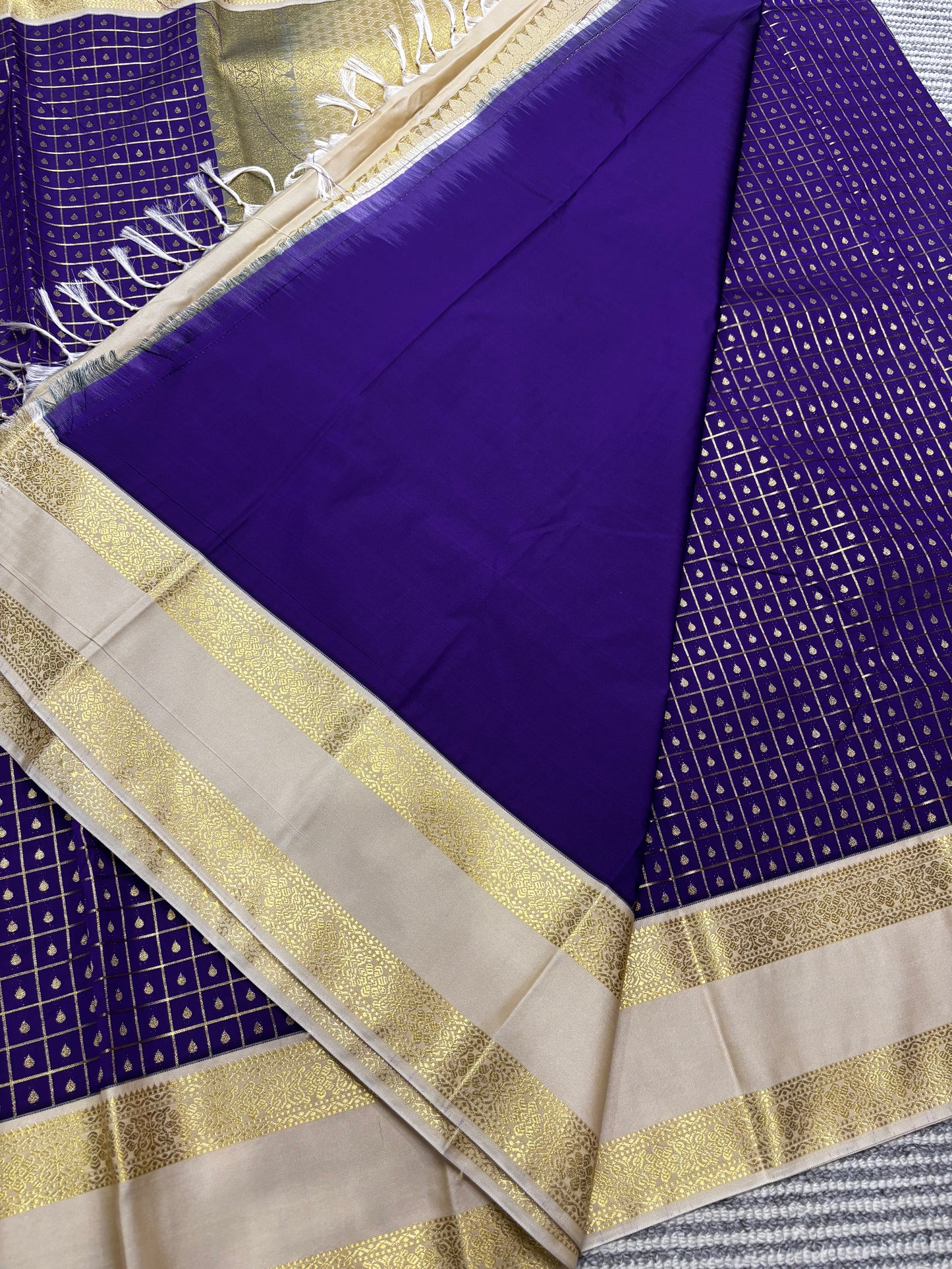 Elegant Semi Kanchipuram Saree – Royal Blue Body & Beige Gold Border