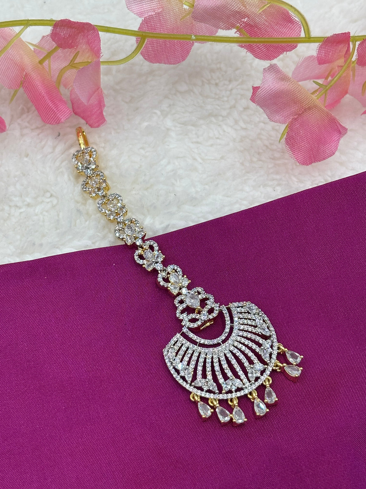 Premium AD Stone Tikka – Gold Finish & White Detailing