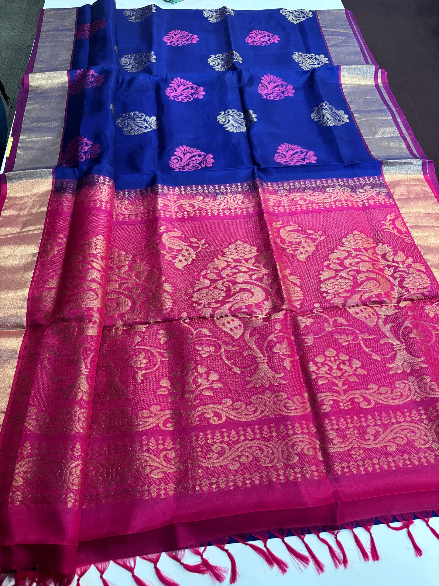 Kanchipuram Handwoven Pure Silk Saree – Royal Blue Body with Rani Pink Contrast Border and Pallu