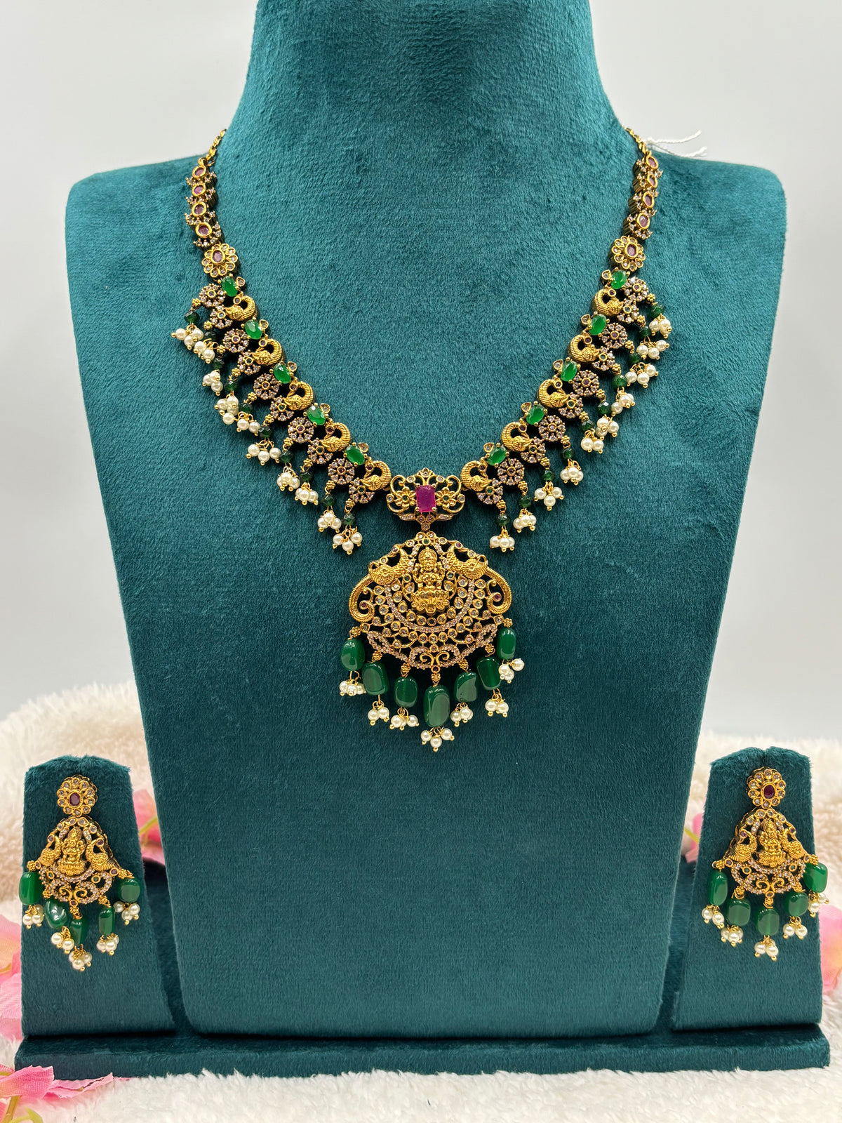 raditional Temple Necklace Set – Gold Finish with Kemp Stones & Earrings