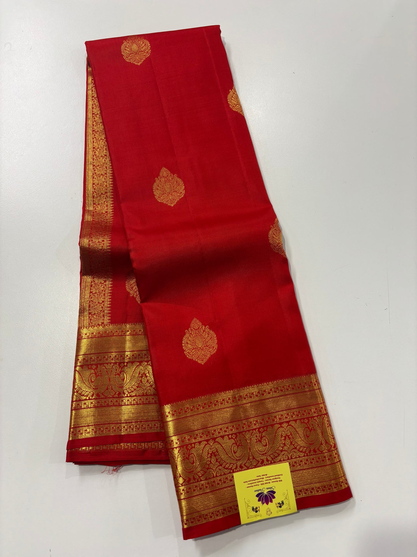 Elegant Red Kanchipuram Silk Saree Featuring Rich Golden Highlights
