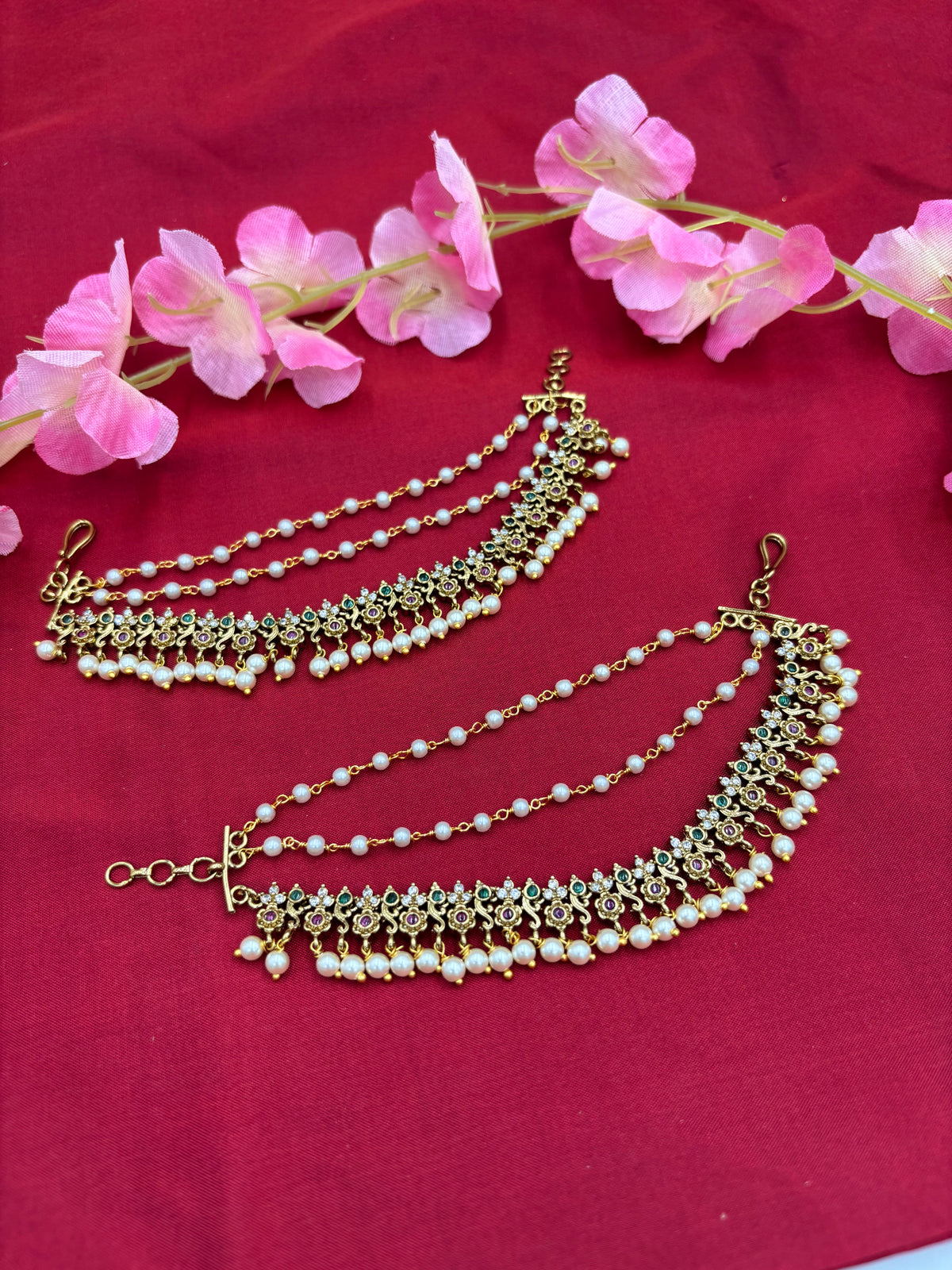 Elegant Floral Ear Chain with Kemp Stones and Pearls