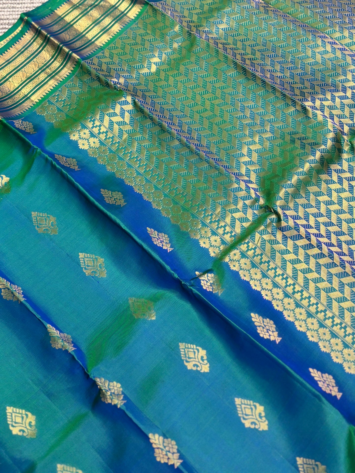 Handwoven Pure Kanchipuram Silk Saree in Regal Peacock Blue with Elegant Classic Accents