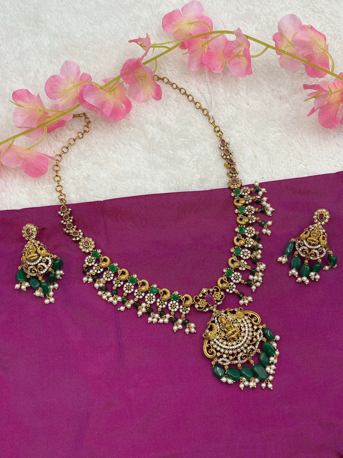 raditional Temple Necklace Set – Gold Finish with Kemp Stones & Earrings