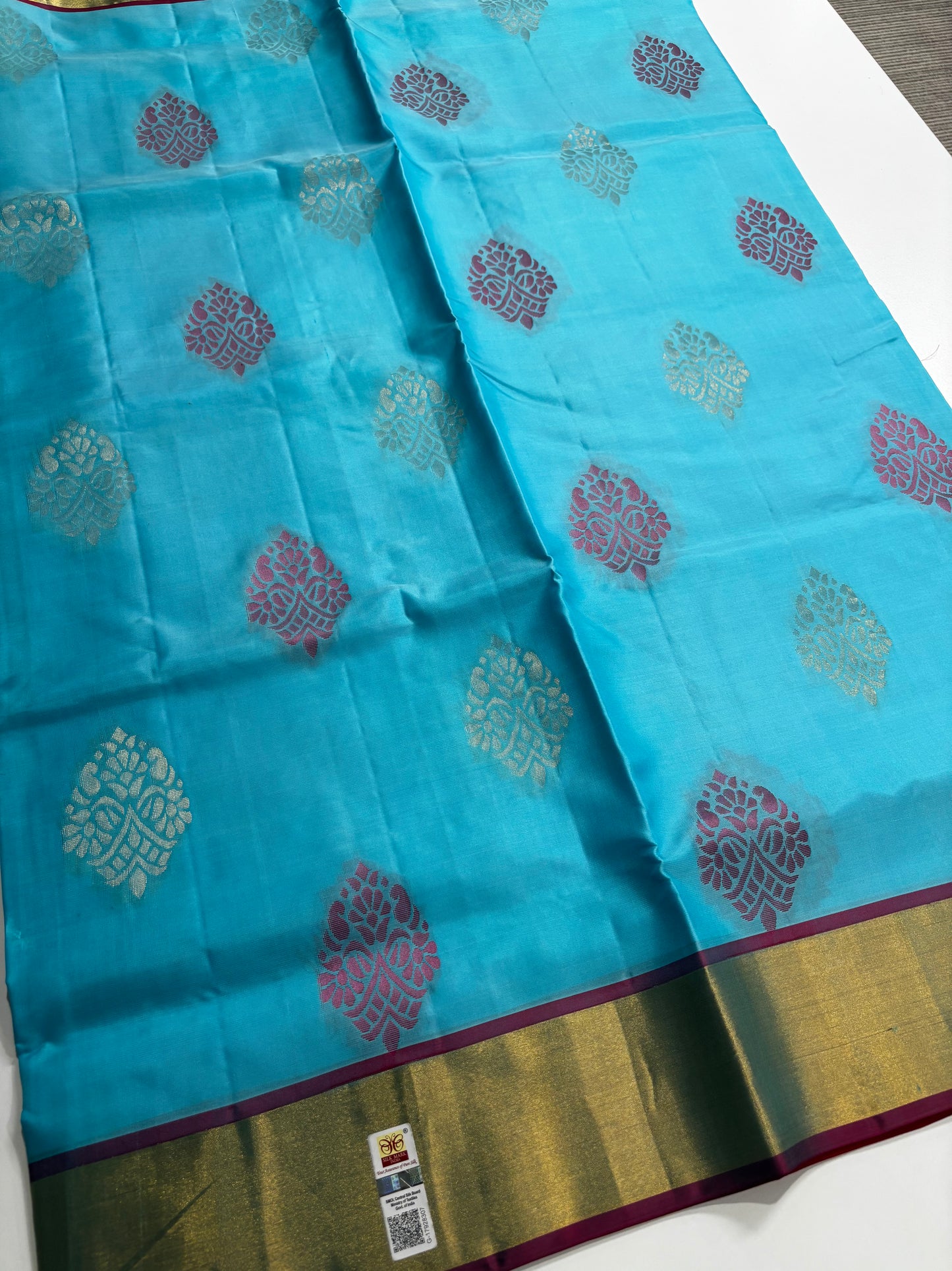 Traditional Pure Kanchipuram Silk Saree – Blue with Gold Weave and Pink Highlights