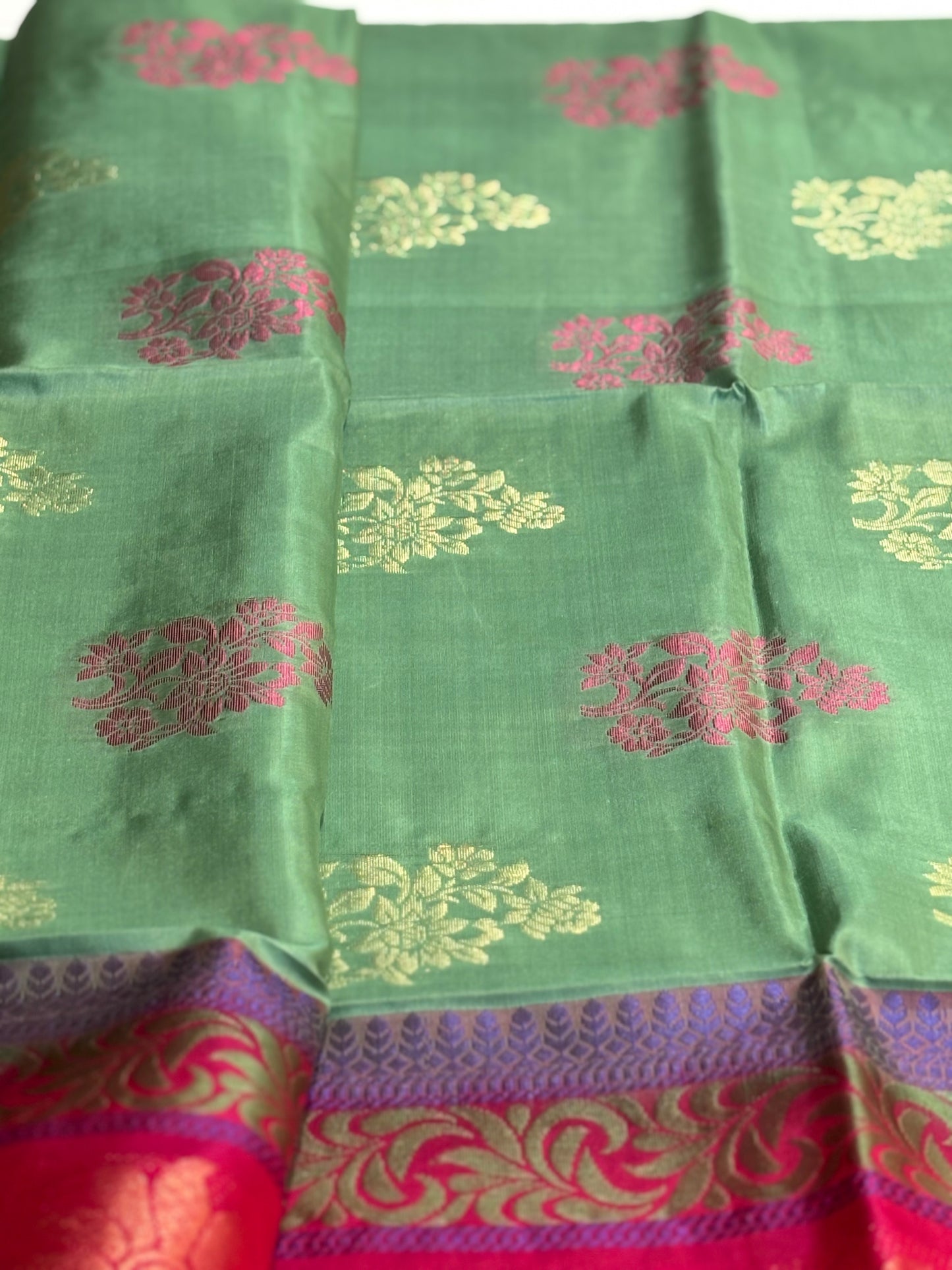 Pure Kanchipuram Silk Saree – Leaf Green Body with Crimson Red Zari Pallu & Traditional Border