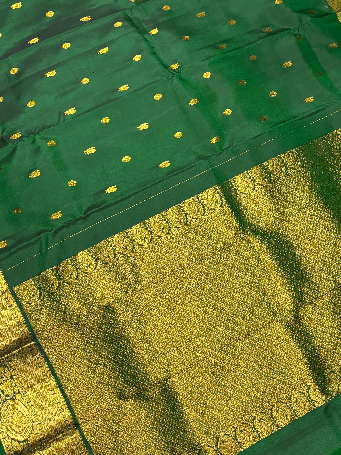 Rich Green Pure Kanchipuram Silk Saree with Classic Zari Accents and Heritage Weave Detailing