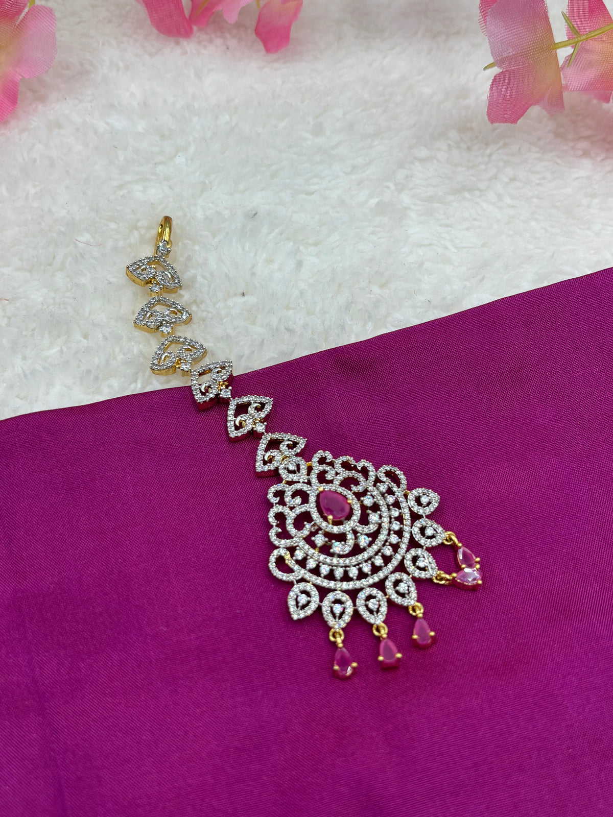 Classic AD stone Tikka with Pink Highlight and Leaf‑Style Chain