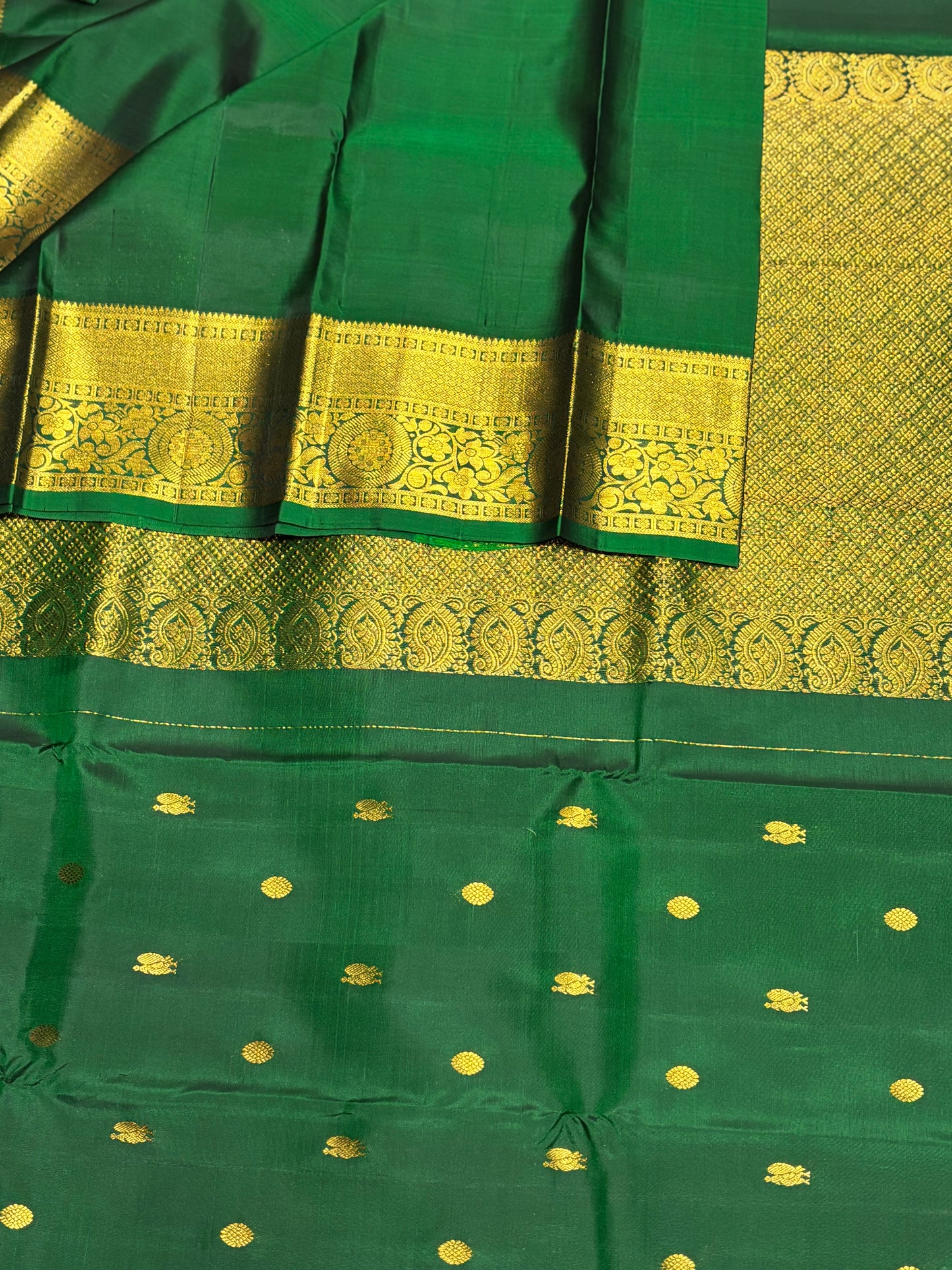 Rich Green Pure Kanchipuram Silk Saree with Classic Zari Accents and Heritage Weave Detailing