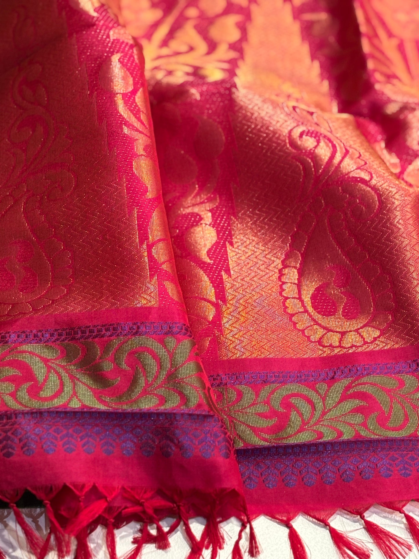 Pure Kanchipuram Silk Saree – Leaf Green Body with Crimson Red Zari Pallu & Traditional Border